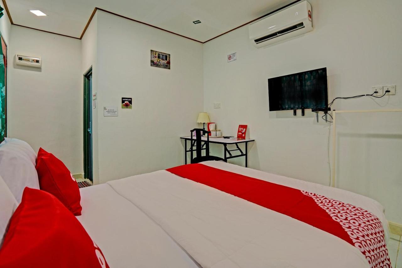 Capital O 90423 Teratai Chalet Hotel Kampong Raja Exterior photo