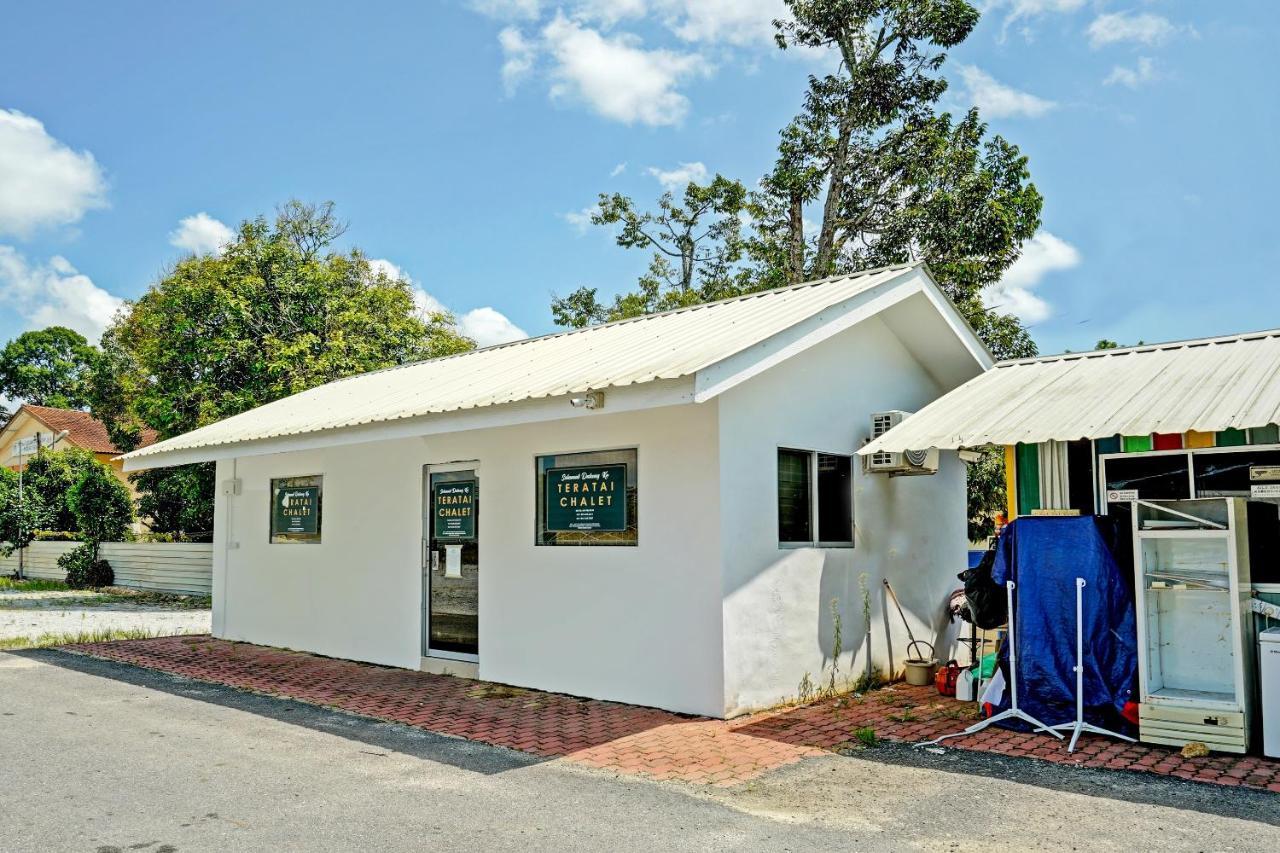 Capital O 90423 Teratai Chalet Hotel Kampong Raja Exterior photo