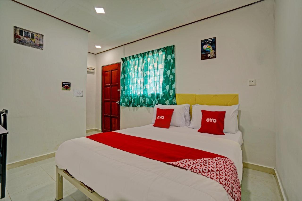 Capital O 90423 Teratai Chalet Hotel Kampong Raja Exterior photo